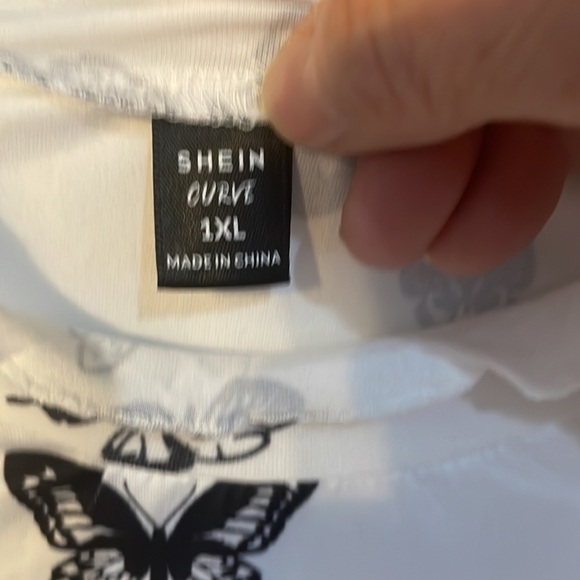 Women’s SHEIN Butterfly Crop Top Size 1X - Picture 3 of 6